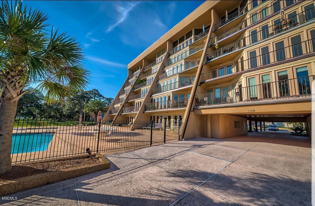 520 Beach Blvd - Photo 1
