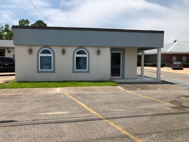 3141 Market St - Photo 1