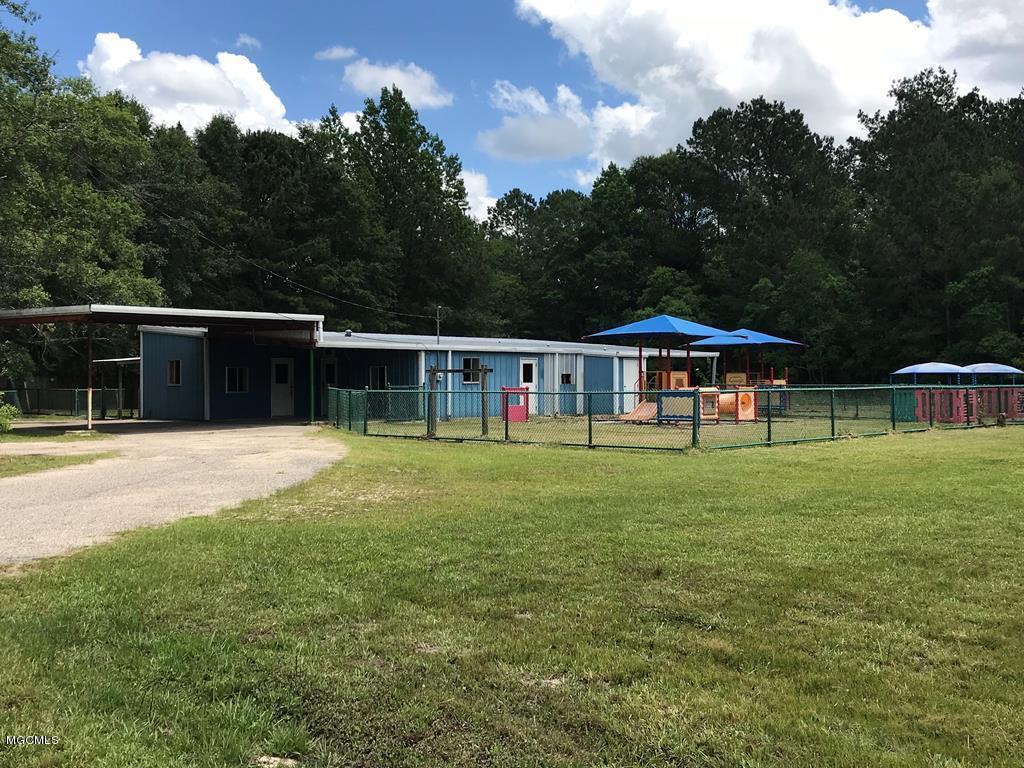138 Richardson Rd - Photo 1