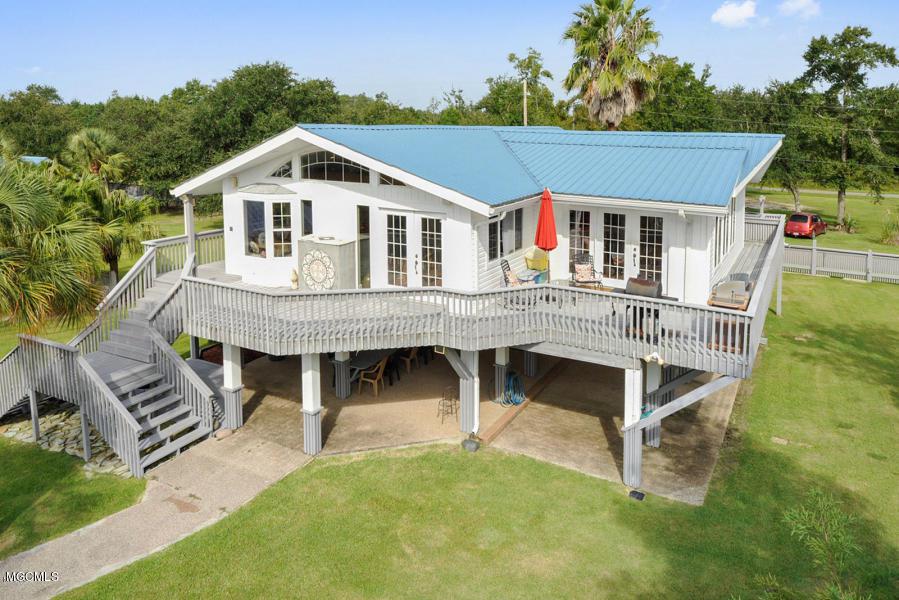 650 Oleander Dr - Photo 1