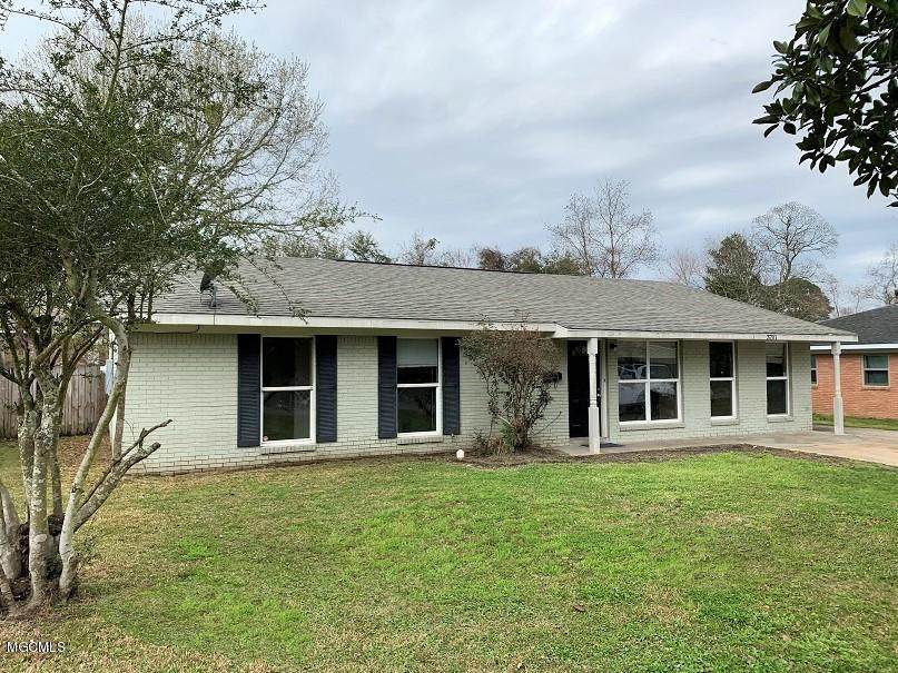 3701 Oak Ave - Photo 1