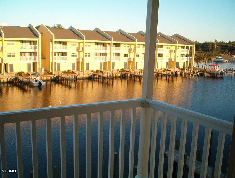 2421 Beachview Dr Unit F-16 - Photo 1