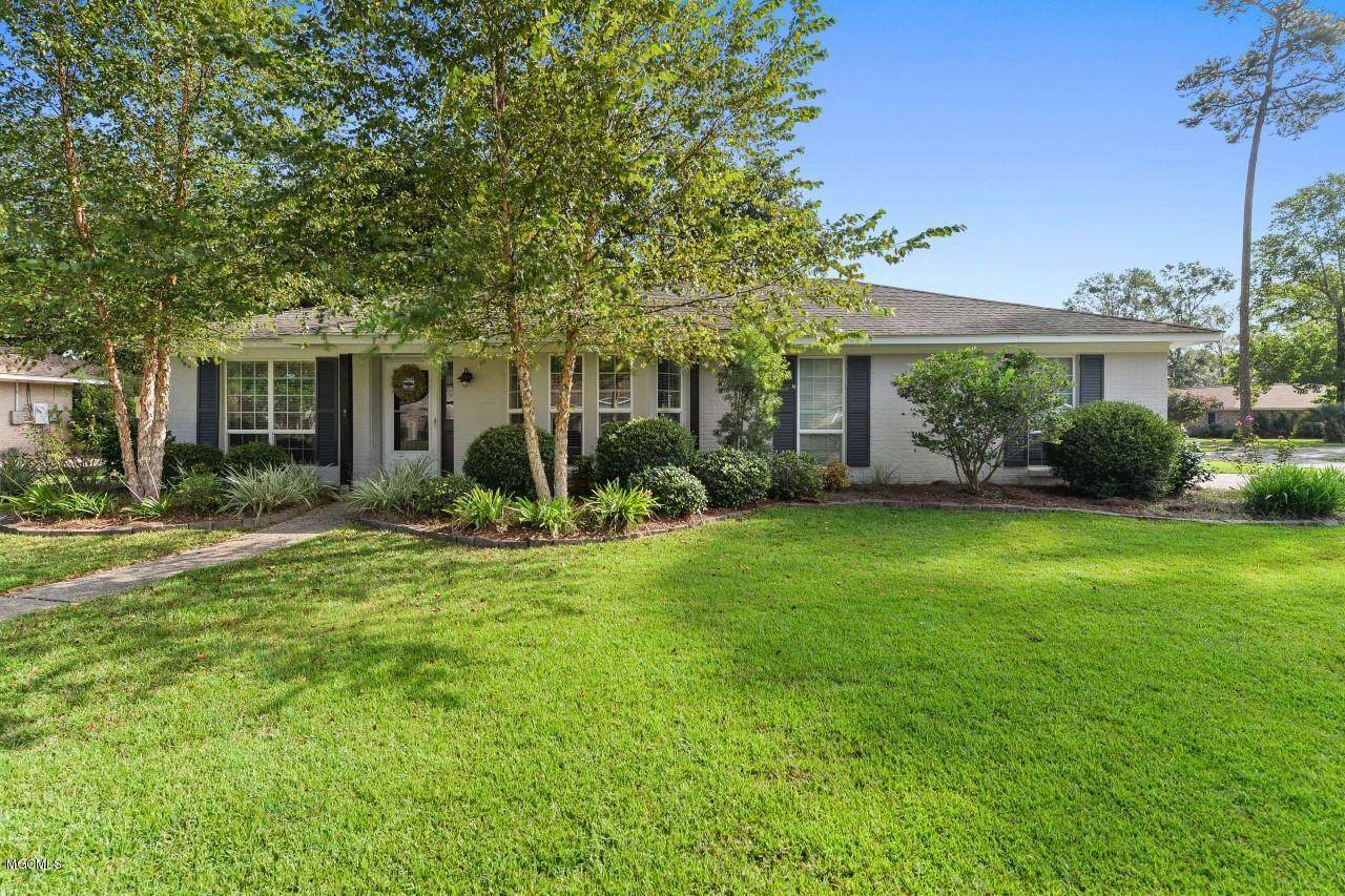 3410 Queen Elizabeth Dr - Photo 1