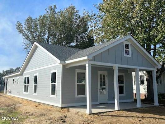1413 2nd St - Photo 1