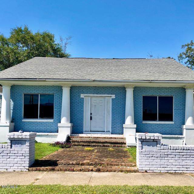 1215 31st Ave - Photo 1