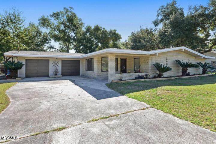 320 Lakeview Blvd - Photo 1