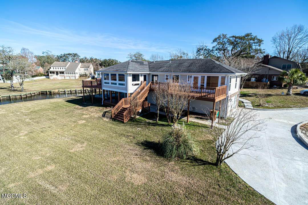 2562 Mercedes Dr - Photo 1