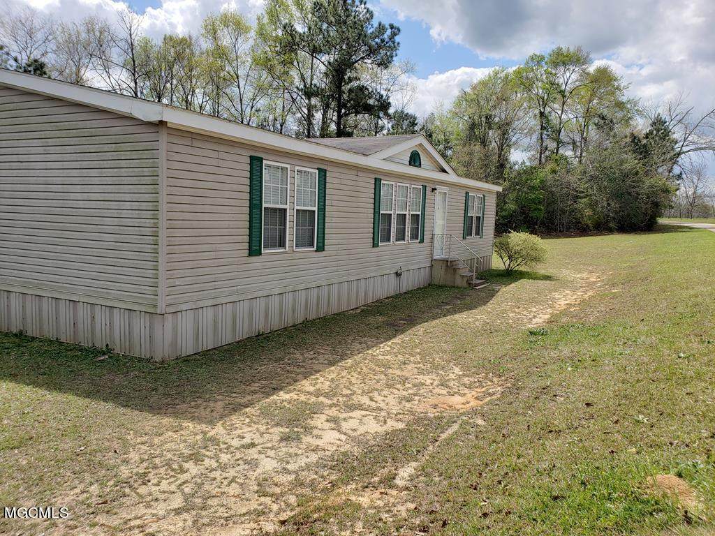918 Spring Hill Rd - Photo 1