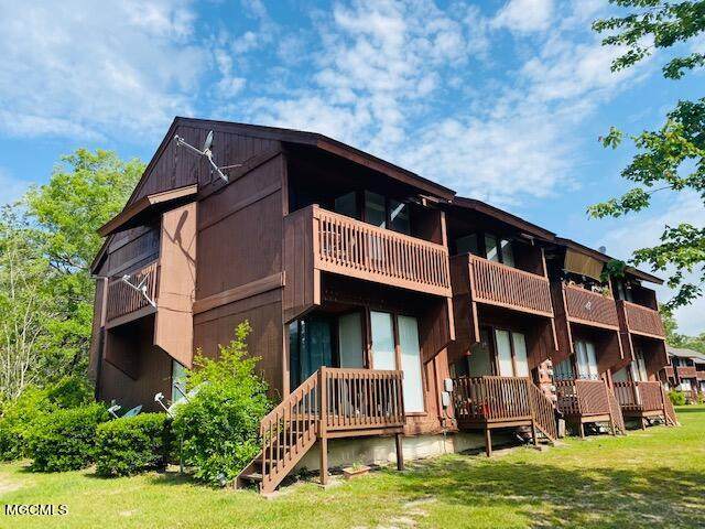 201 Lakeside Villa - Photo 1