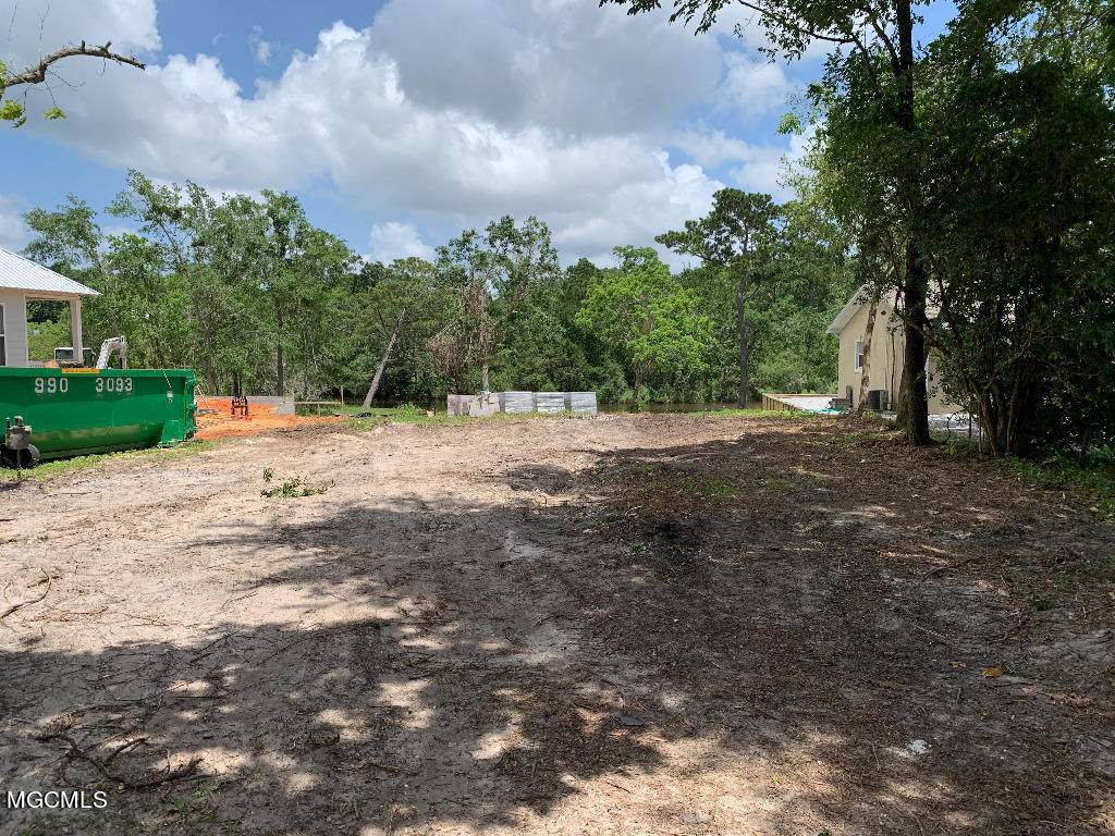 322 Magnolia Ave - Photo 1