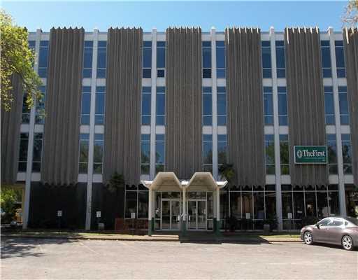 1126 Jackson Ave - Photo 1