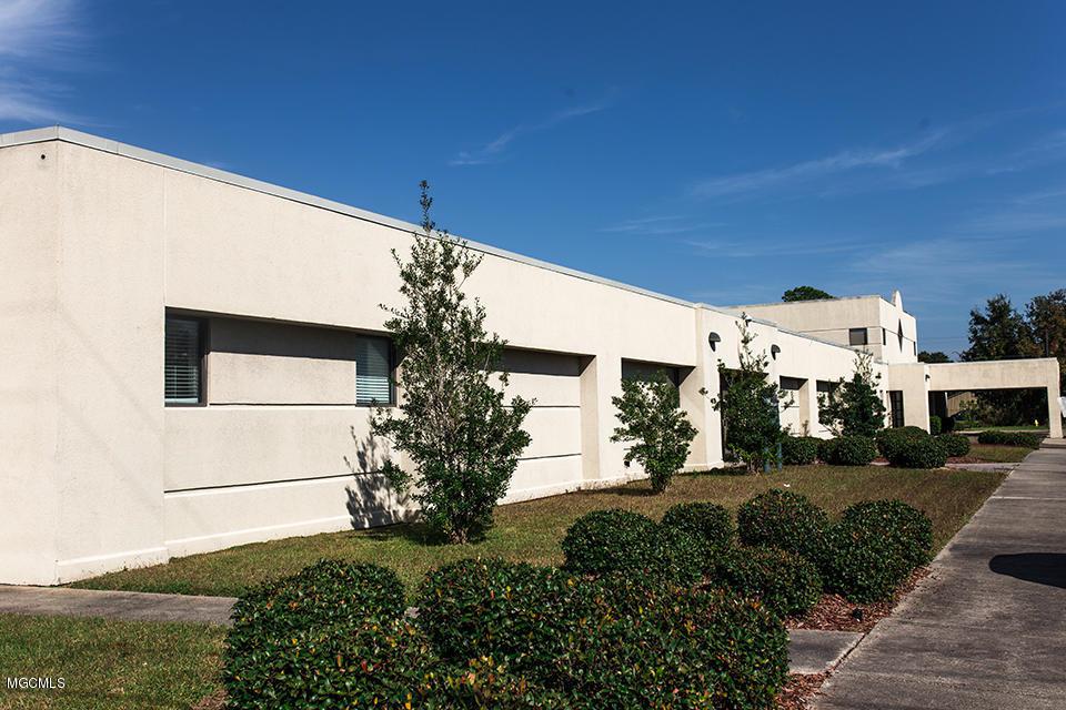 1110 Broad Ave - Photo 1