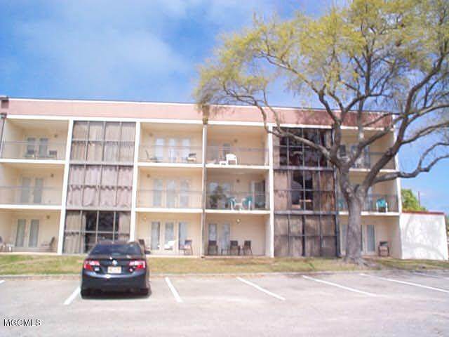 2046 Beach Blvd - Photo 1