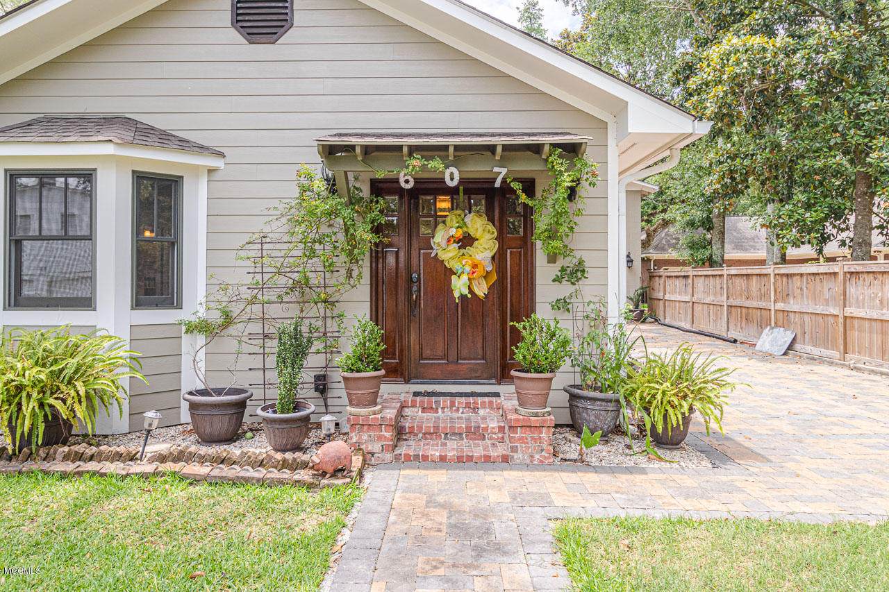 607 Catchot Pl - Photo 1