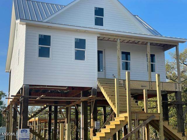 313 2nd St - Photo 1