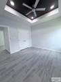 1724 Clinton St - Photo 22
