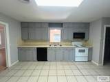 902 Parkwood Dr - Photo 2