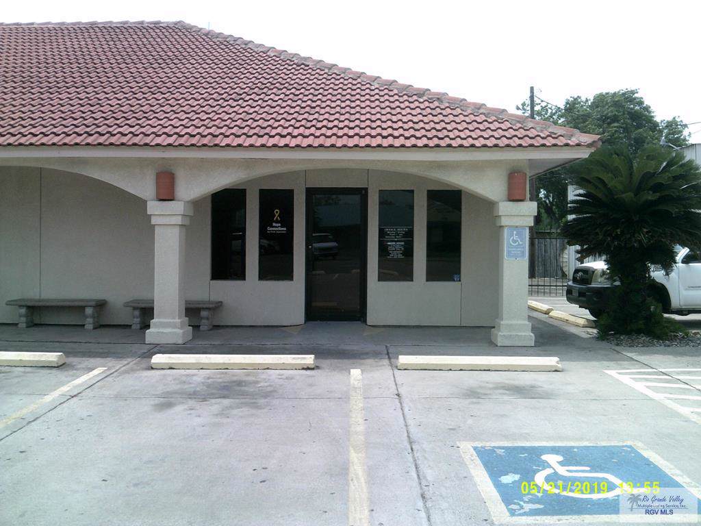 1022 F St - Photo 1