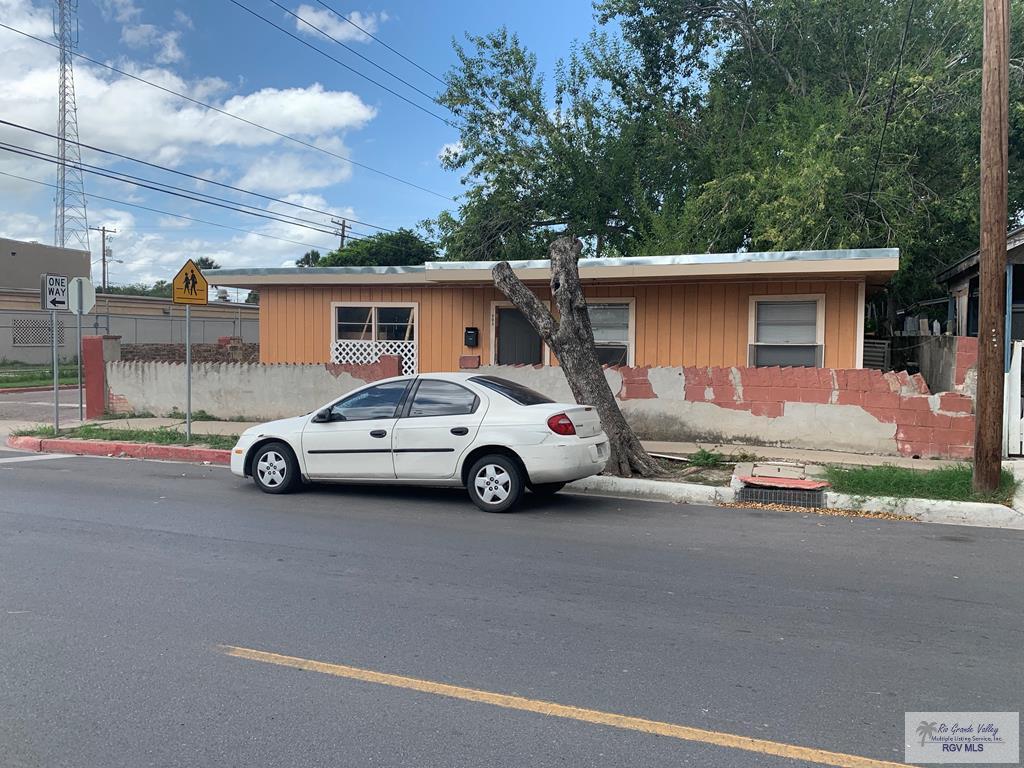 924 8TH ST. - Photo 1