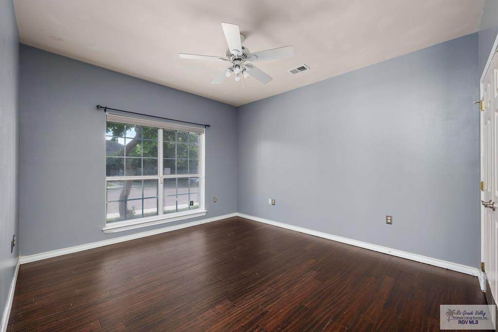 2140 Shadowbrook Cir - Photo 1