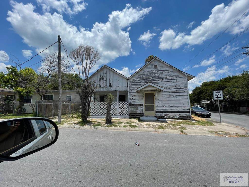 1045 10TH ST. - Photo 1