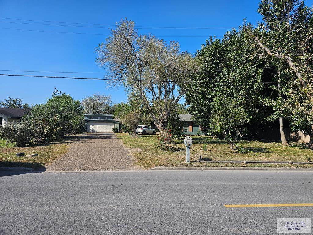 135 Poinciana Dr - Photo 1
