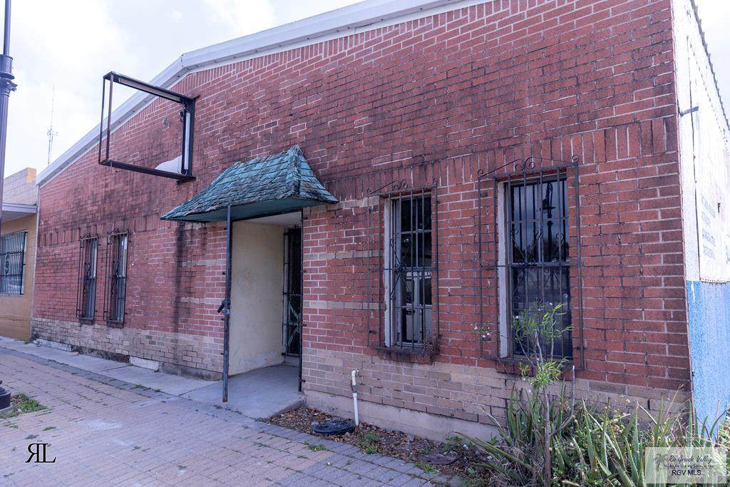 934 Adams - Photo 1