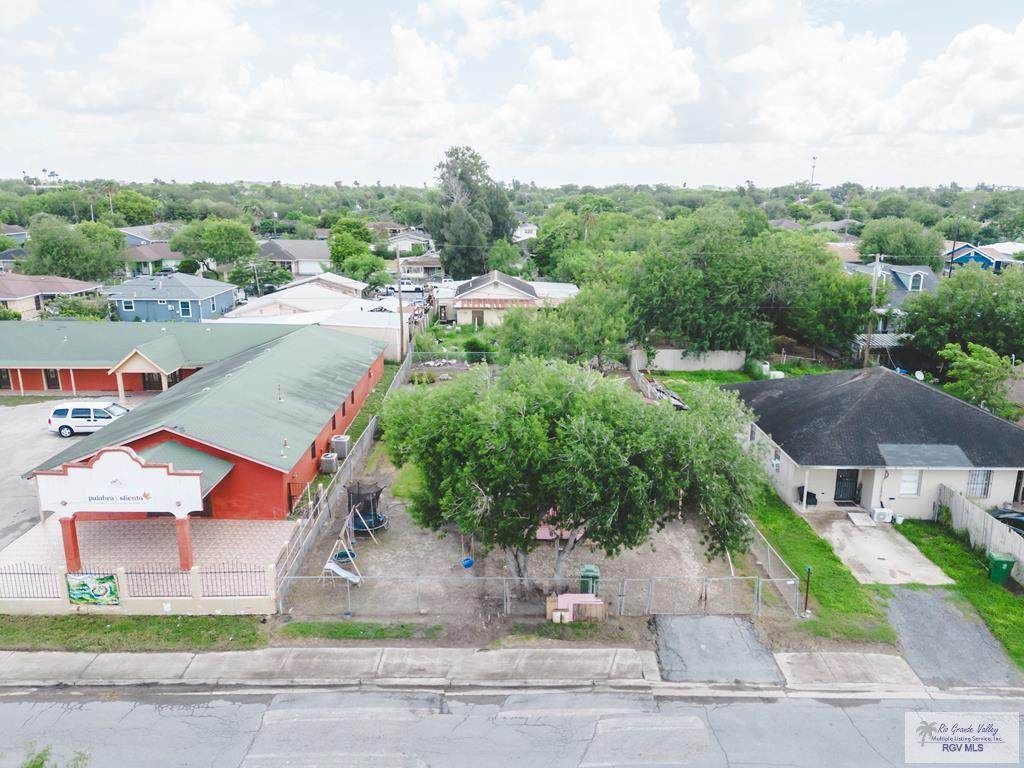 2404 Jeffery Ave - Photo 1