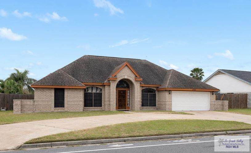 4823 Lakeway Dr. - Photo 1