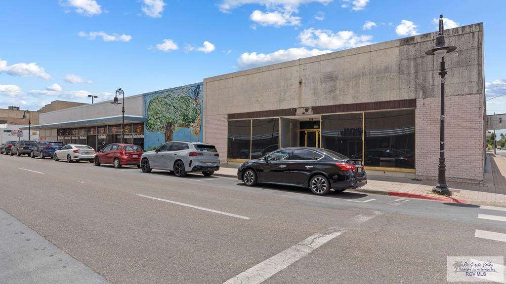 900 Elizabeth St. - Photo 1