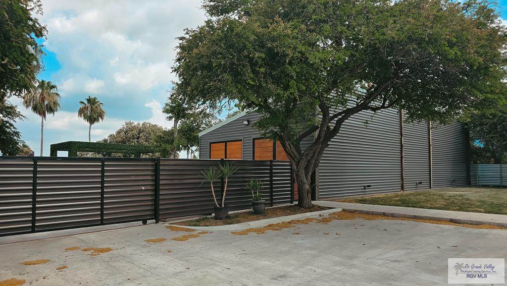 529 Paredes Ave - Photo 1