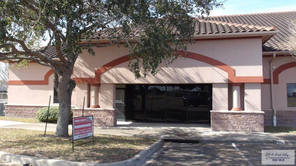 2208 Camelot Plaza Cir. - Photo 1