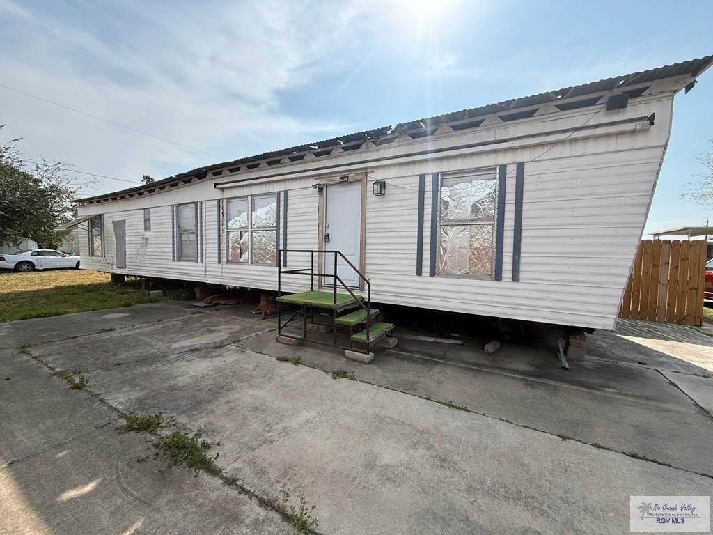 445 Michigan - Photo 1