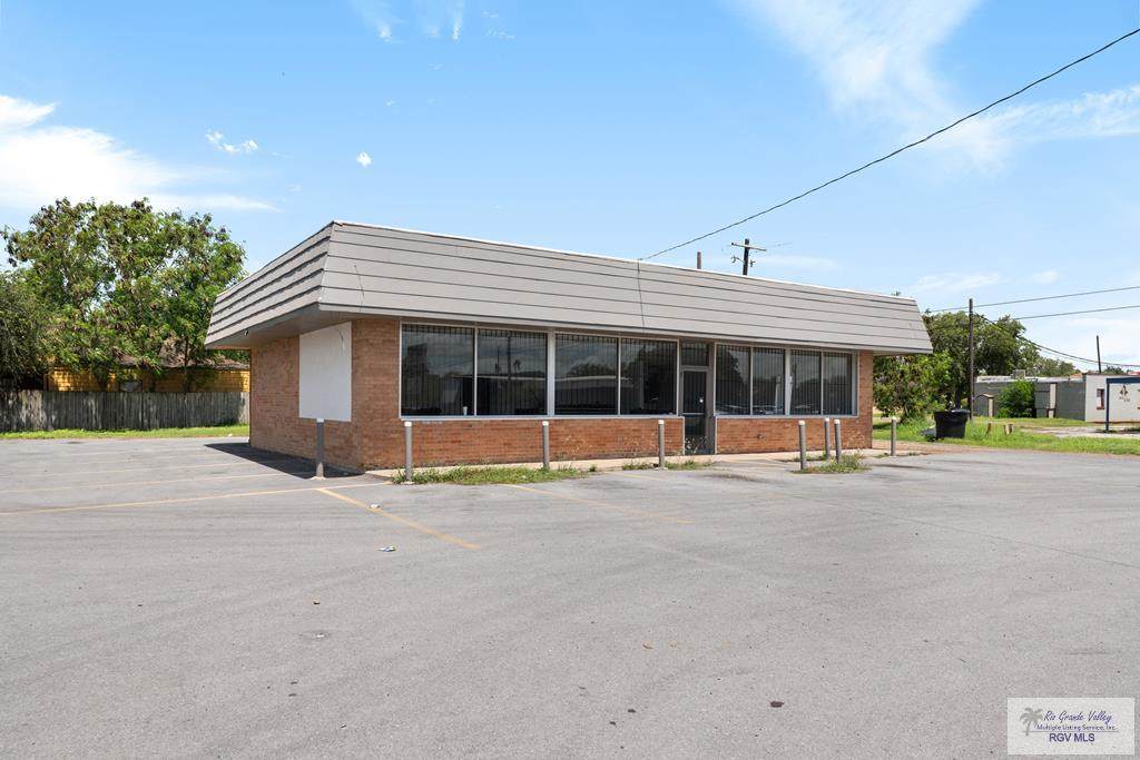 906 F St - Photo 1
