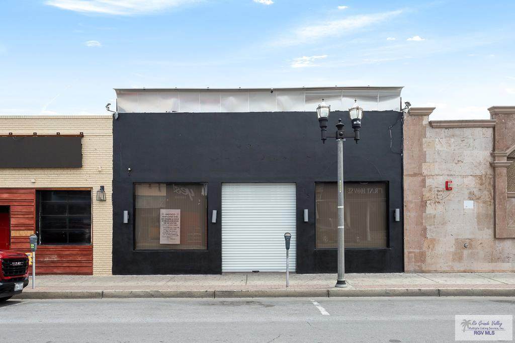 215 17TH ST. - Photo 1
