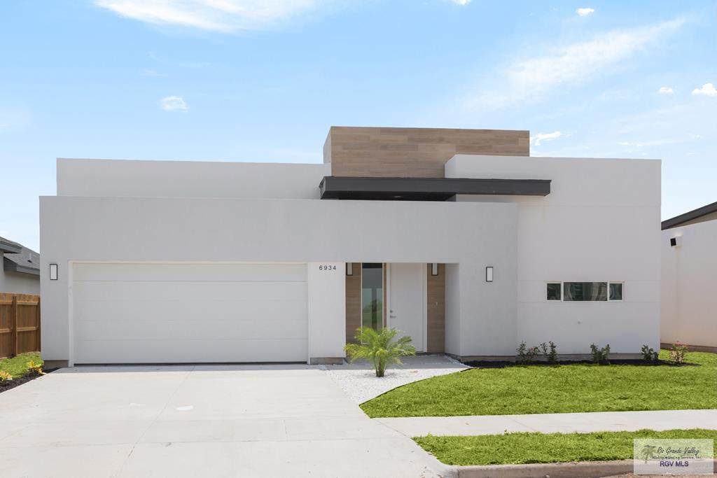 6934 Diamond Cove Dr - Photo 1