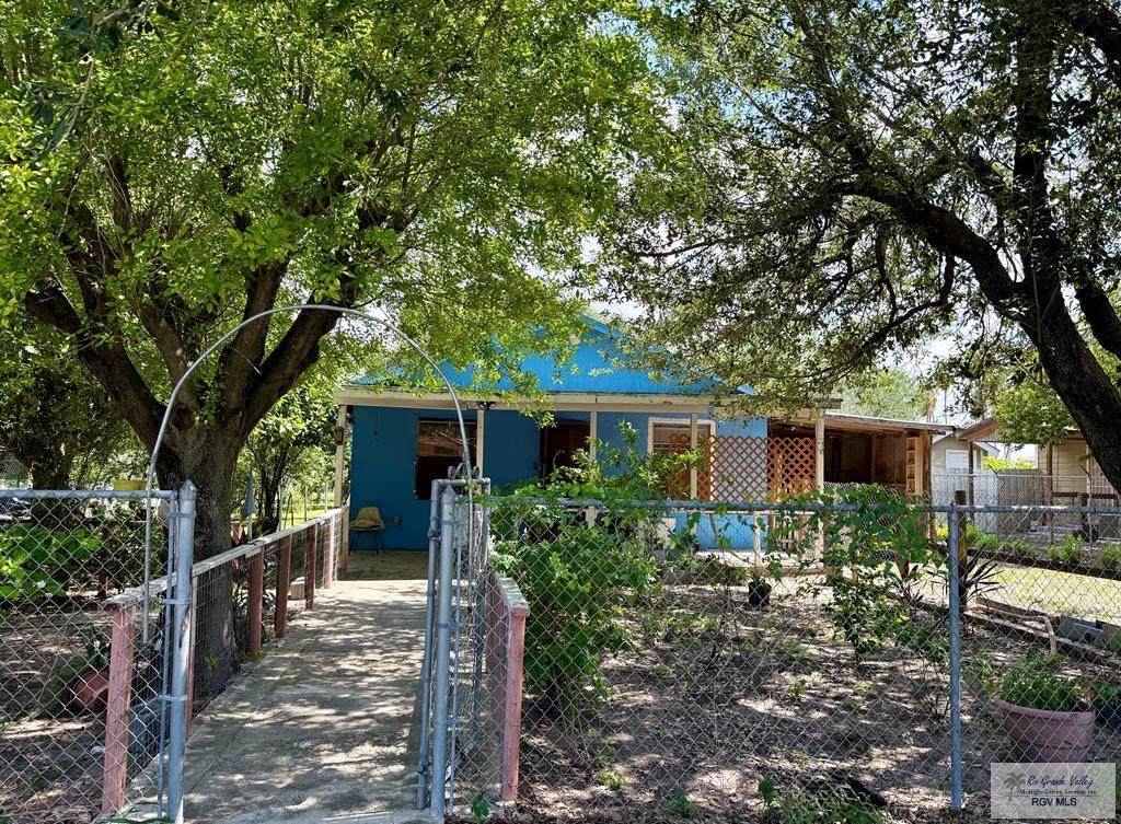 104 Redwood St - Photo 1