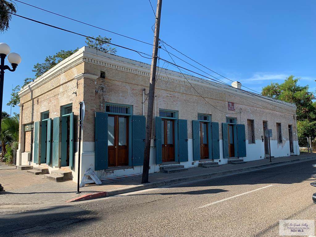 902 Adams - Photo 1