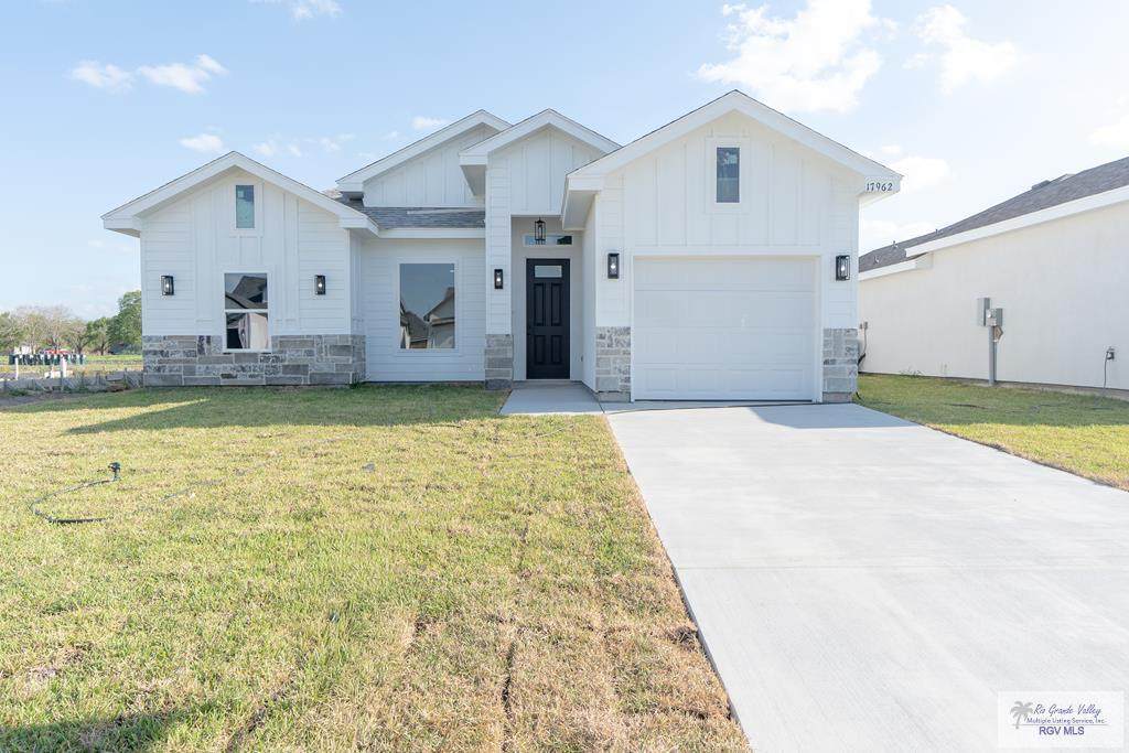 17962 Redwood St - Photo 1