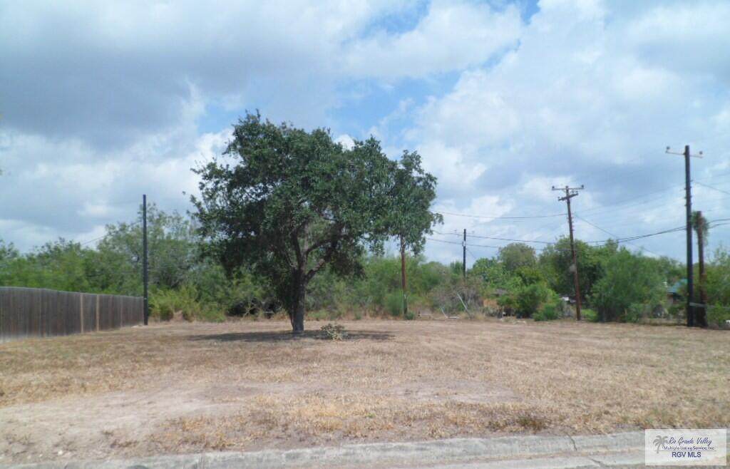 610 Garrison Dr - Photo 1