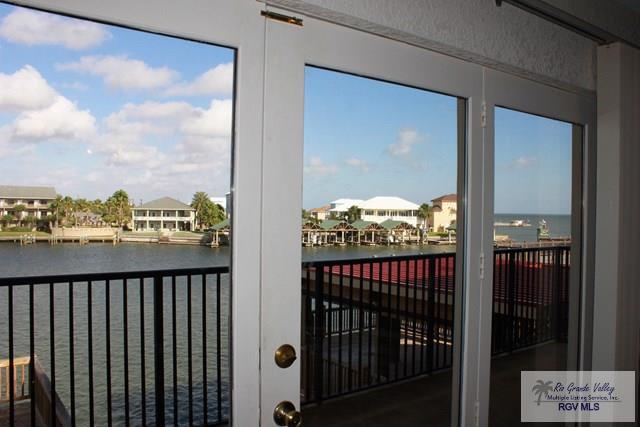 211 Harbor Dr - Photo 1