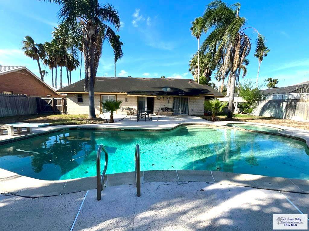 5611 La Estrella Cir - Photo 1