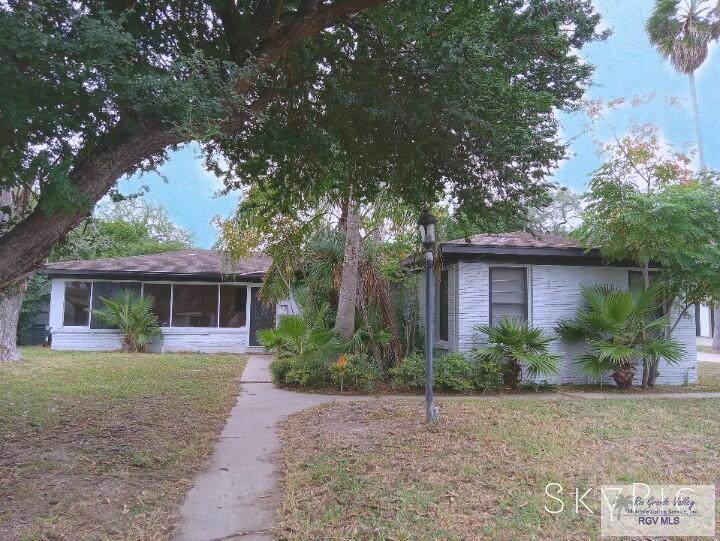 902 Parkwood Dr - Photo 1