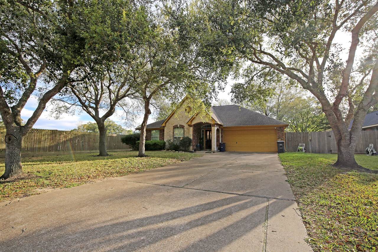 907 Riverside Drive - Photo 1