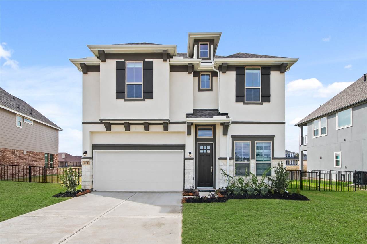 136 Peninsula Point Drive - Photo 1