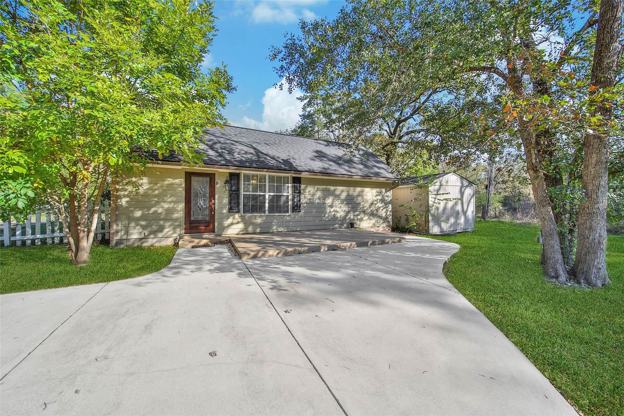 4072 Highway 105 - Photo 1