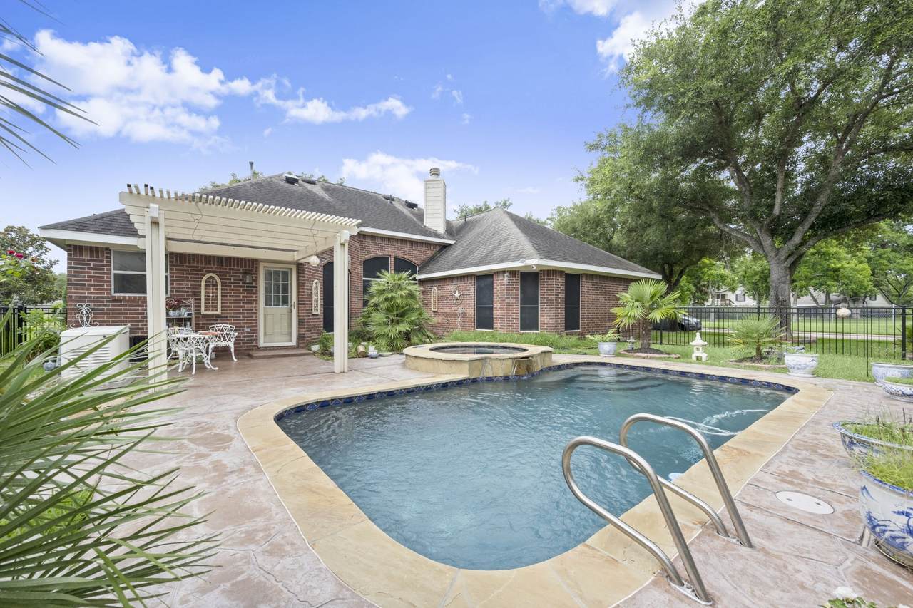 3903 Crystal Lake Circle - Photo 1