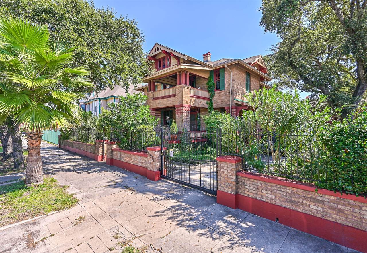 2911 Broadway Street - Photo 1