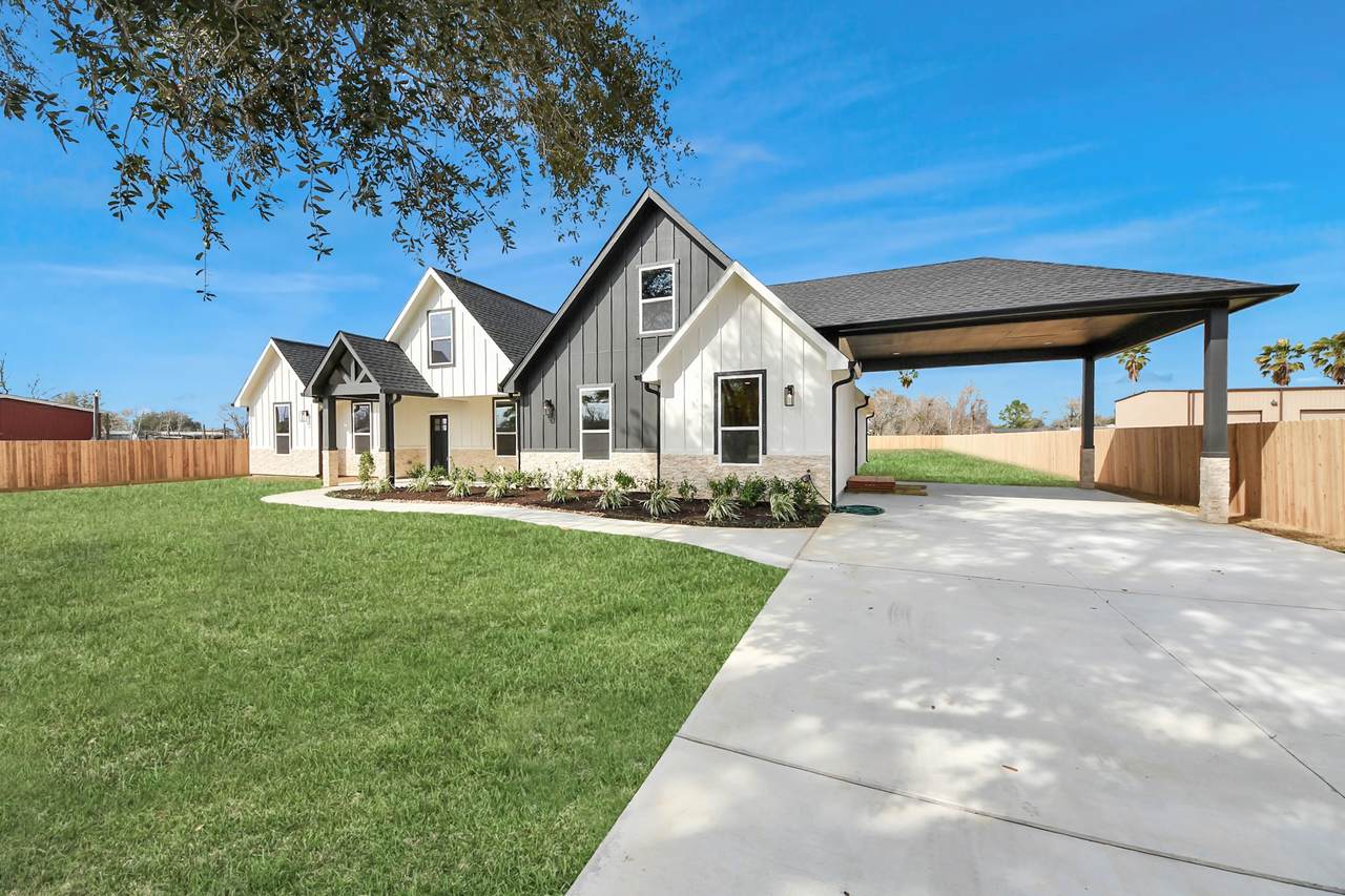 5811 County Road 675B - Photo 1