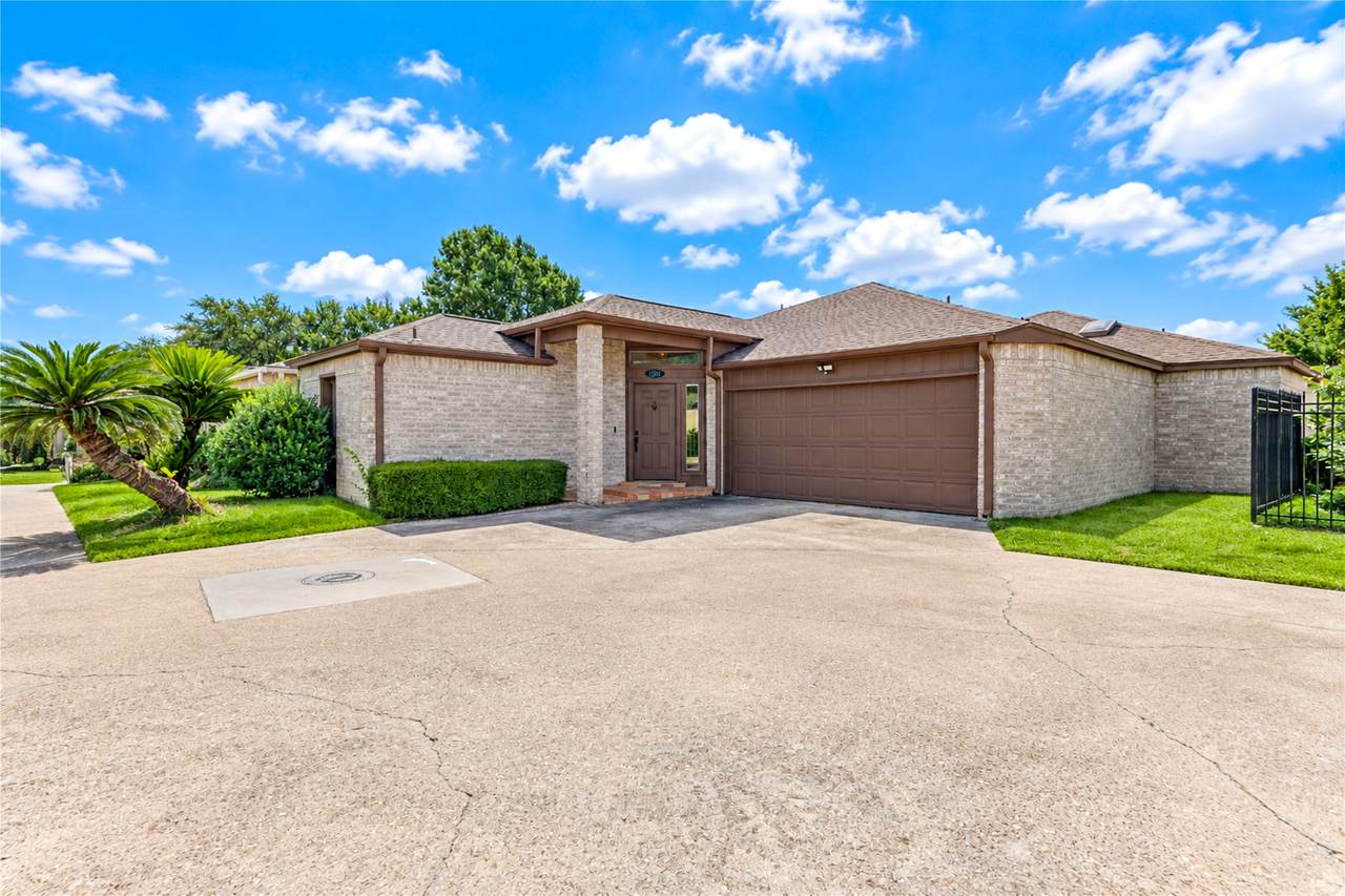 1516 Beaconshire Road - Photo 1